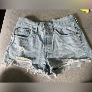 Light wash Levi shorts